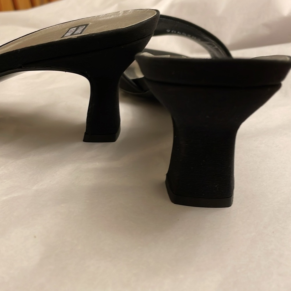 Stuart Weitzman 2” Heel Slides. In Perfect Condit… - image 4